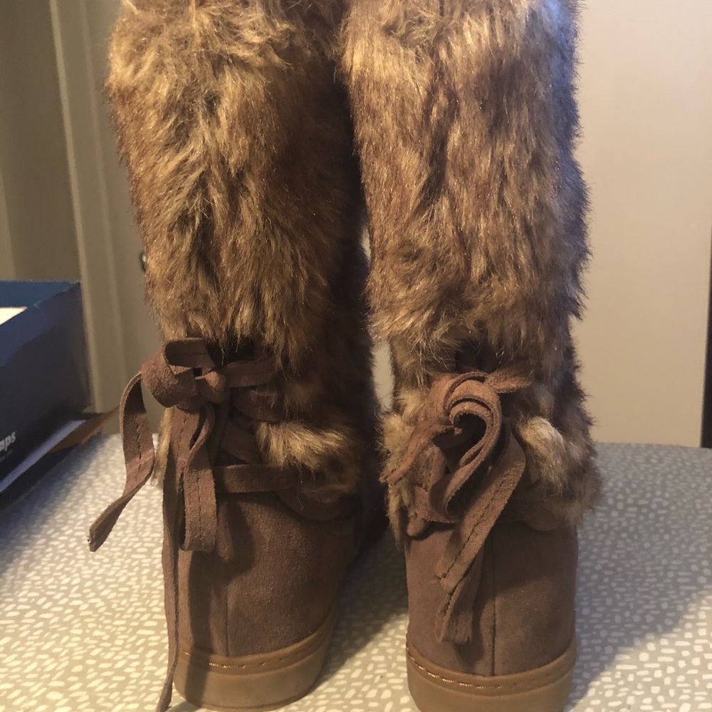Winter boot very warm and comfortable.